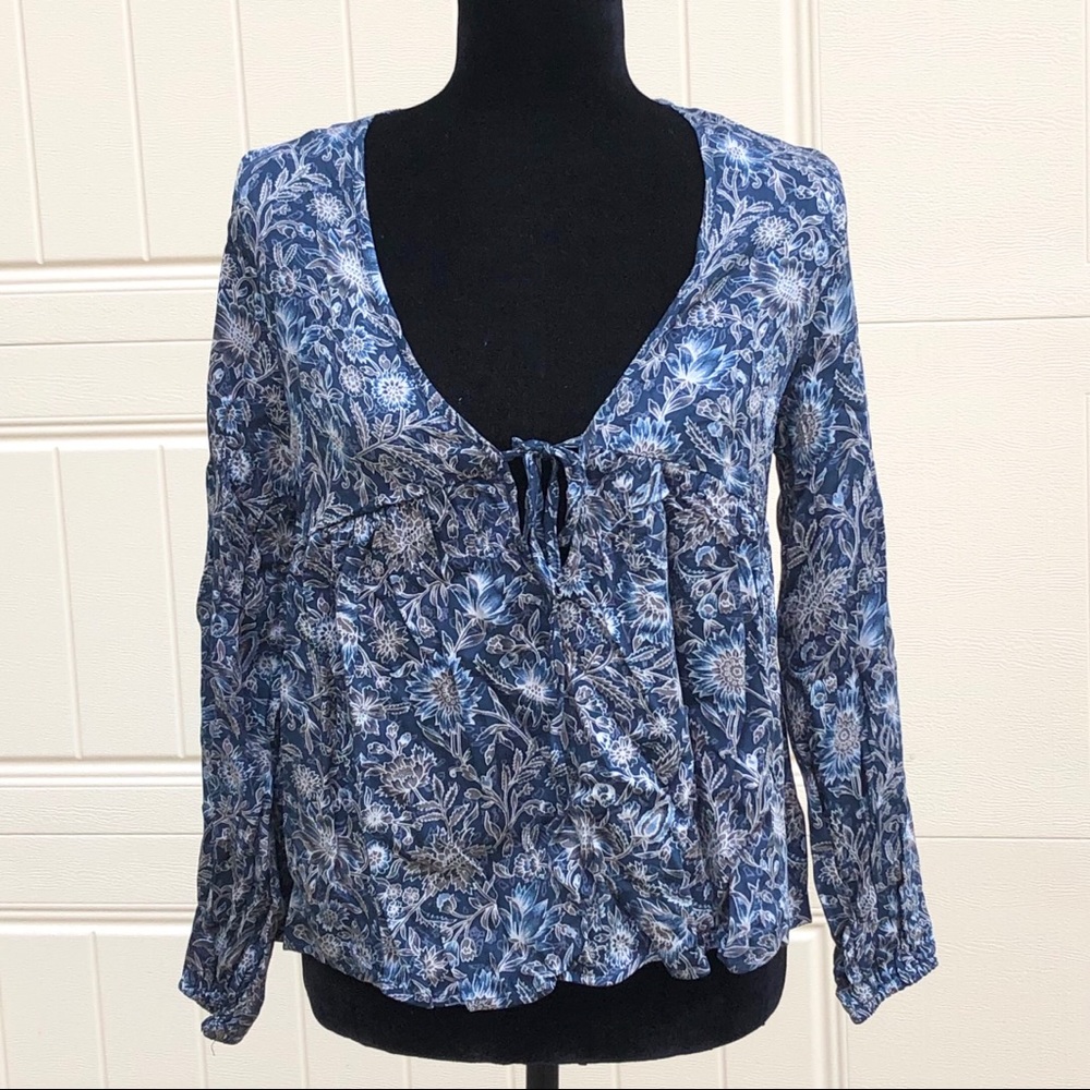 NWOT Floral wide neck blouse